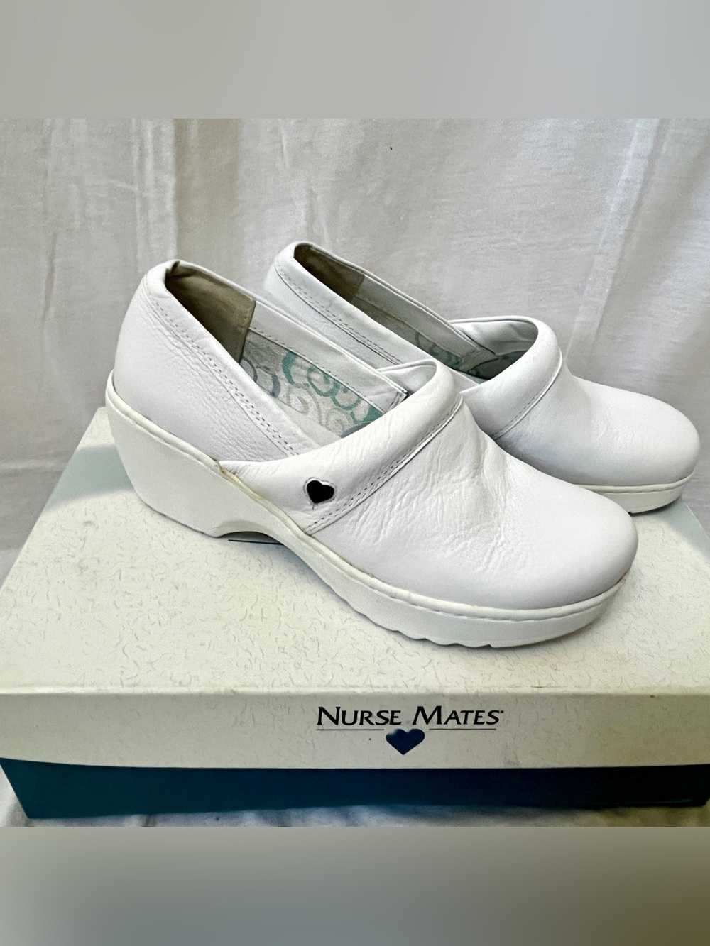 Nurse Mates White Leather Slip-On Nursing Clogs with Heart Accent Women’s Size 6